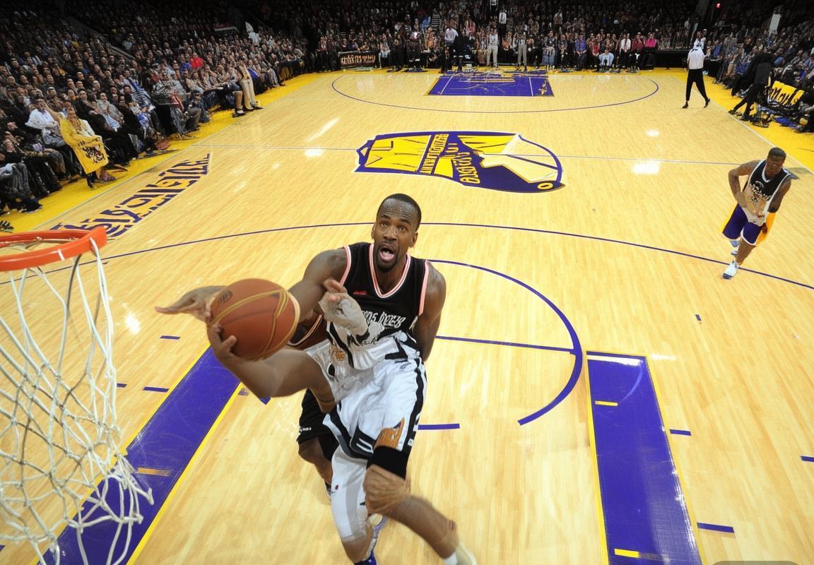 2012年篮湖巅峰对决：经典篮球盛宴回顾(图2)