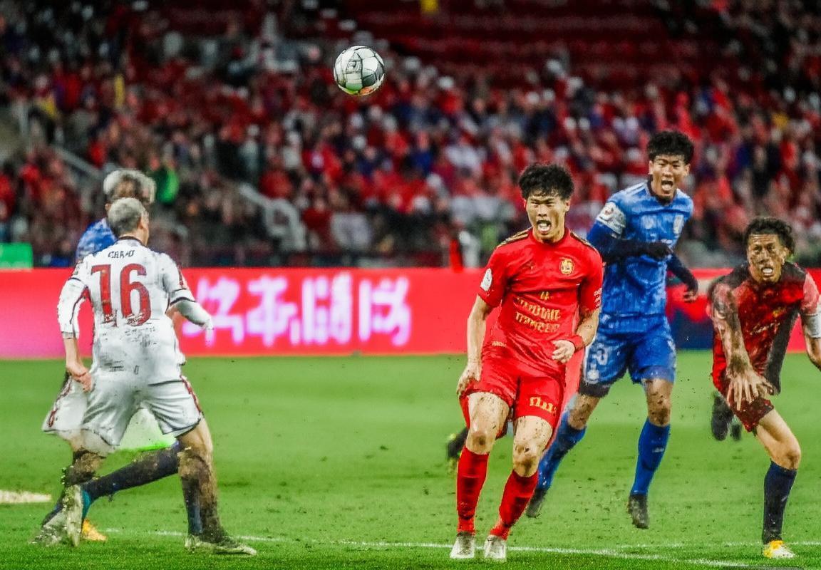 国安与鲁能2020赛季对决亮点与战术对决解析