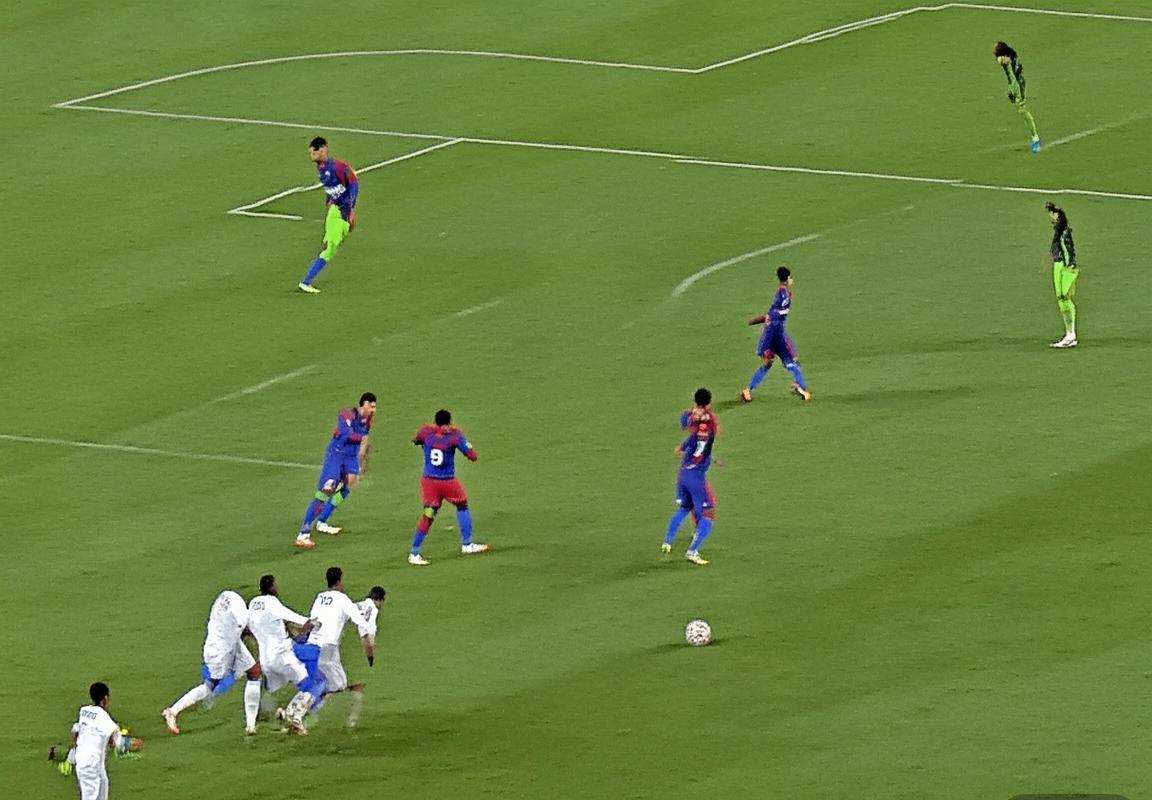 巴塞罗那VS巴黎圣日耳曼：欧冠巅峰对决前瞻解析(图4)