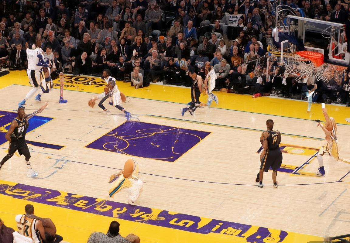 2016爵士湖人巅峰对决：经典篮球赛事回顾