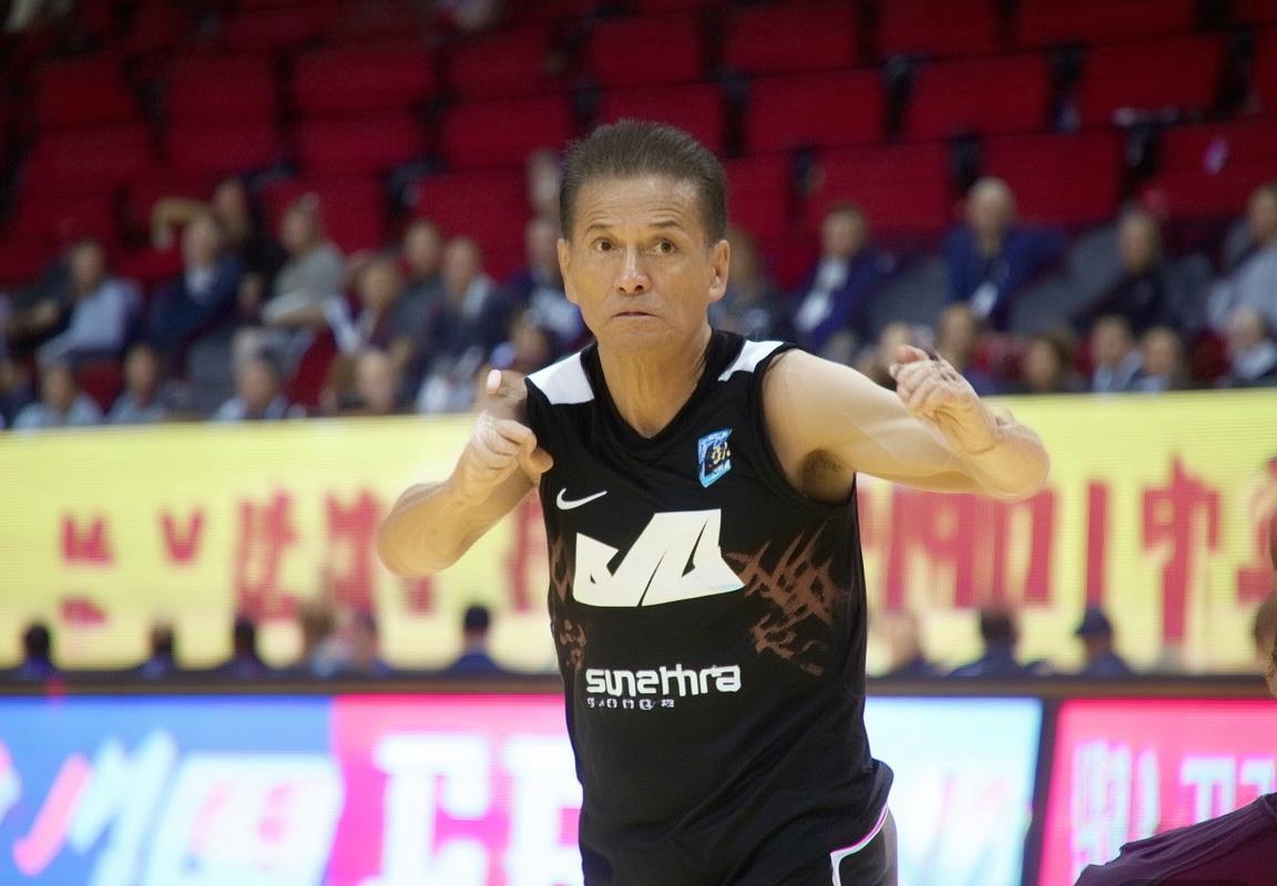 广厦VS同曦：CBA经典对决战术解析与精彩瞬间回顾(图3)