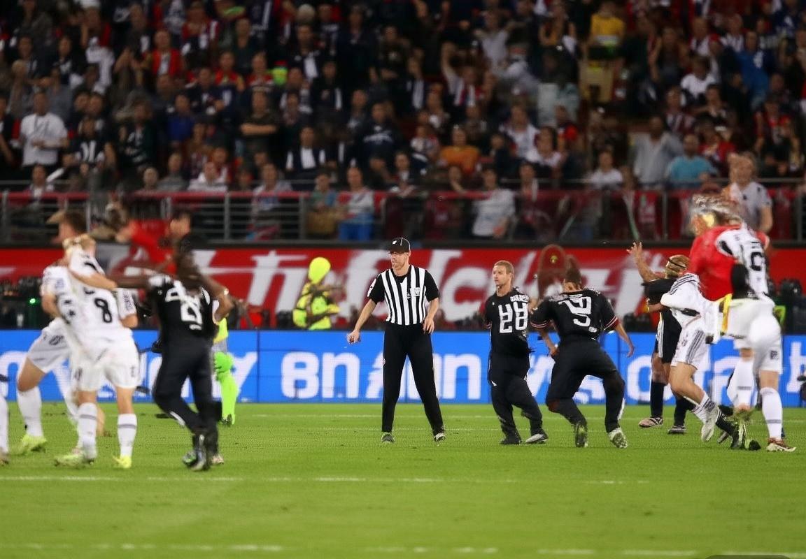 瓜迪奥拉炮轰VAR漏判：深度解析裁判争议与足球公平性(图2)