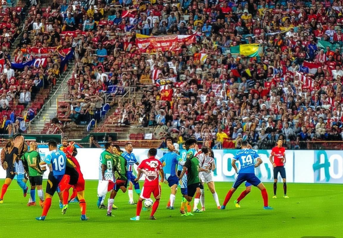 阿赫利VS中国球队：足球赛事中的文化交融与球迷热情